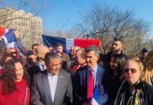 El Consejal Ydanis Rodriguez, Congresista Adriano Espaillat, Asambleista Carmen De La Rosa, y residentes de la comunidad tuvieron un co-nombramiento de calle para honrar, celebrar y conmemorar el Día de la Independencia.