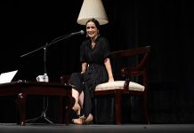 Julieta Venegas se saca lo más "Íntimo" para volver a su natal México Julieta Venegas echó mano a sus vivencias más profundas para presentar este martes "Íntimo", una gira para regresar a su país natal después de tres años