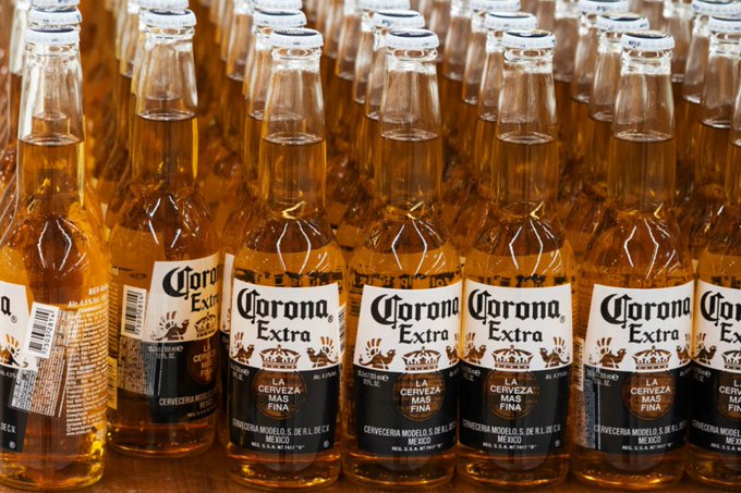 Una encuesta en EE.UU. revela que un 38 % de los cerveceros no la compraría "bajo ninguna circunstancia" por recordar la marca al virus chino.