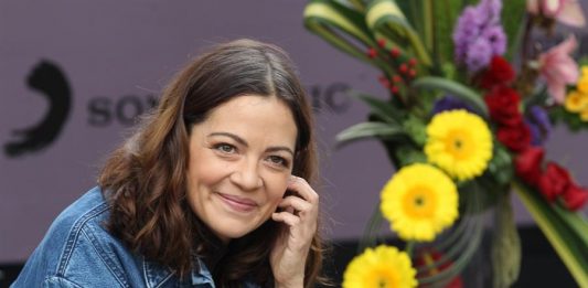 La cantante mexicana Natalia Lafourcade publicó este viernes la canción "Veracruz", un homenaje a su tierra natal