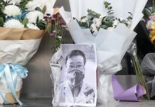 Muere el médico chino que alertó sobre el coronavirus Una foto del Dr. Li Wenliang, el denunciante chino que intentó hacer sonar la alarma sobre el coronavirus pero fue reprendido por las autoridades
