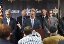 Unidad policial de Inmigración arremete contra los legisladores neoyorquinos Matthew Albence, arremetió este jueves contra legisladores de Nueva York y aseguró que aprobar una ley que impide el acceso a agencias federales a la base de datos de inmigrantes indocumentados que solicitan carnés de conducir es "imprudente, irresponsable, innecesario y peligroso".