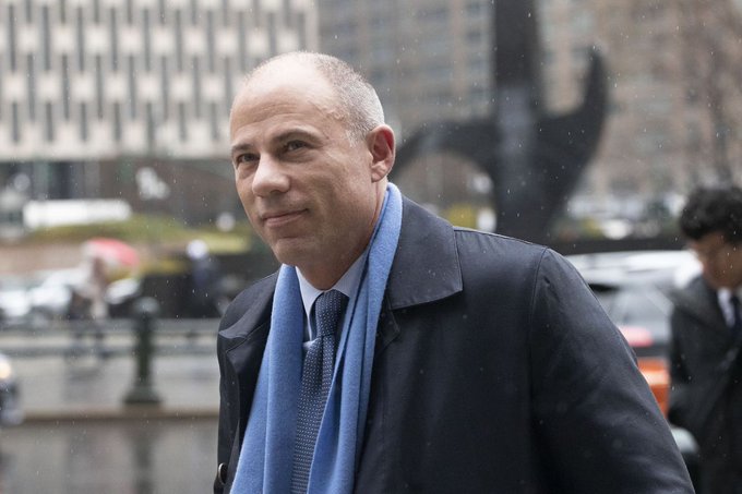 Avenatti, de 48 años, fue considerado culpable por el jurado de los tres cargos a los que se enfrentaba en este caso, que en principio pueden acarrear décadas en prisión.