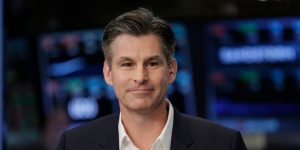 La multinacional estadounidense Amazon anunci&oacute; este lunes que contrat&oacute; al alto ejecutivo de la japonesa Sony Mike Hopkins para que dirija su departamento de entretenimiento