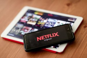Netflix anunció hoy que su plataforma incluirá a partir de ahora un "top 10" con los diez contenidos más vistos en cada país.