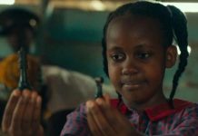Nikita Pearl Walingwa, quien participó como actriz secundaria en la película de Disney "La reina de Katwe (Queen of Katwe, 2016)", falleció a los 15 años por un tumor cerebral