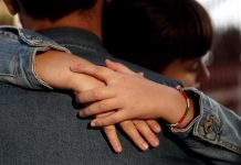 Los niños que crecen rodeados de afecto desarrollan cerebros más sanos que les permiten desarrollarse y crear vínculos afectivos que les ayudan a enfrentar situaciones de adversidad