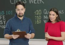 Ocasio-Cortez y Lin-Manuel Miranda urgen a migrantes a participar en el censo La política Alexandria Ocasio-Cortez y el actor y dramaturgo Lin-Manuel Miranda han lanzado un vídeo promocional para animar a la comunidad inmigrante de Nueva York a participar en el censo