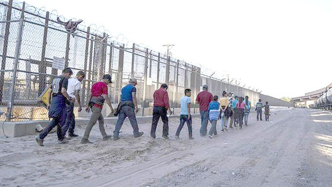 La organización American Inmigration Council calcula que cerca de 60.000 personas que buscaban asilo en EE.UU. han sido devueltas a México en el marco de este programa.