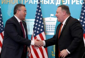 Mike Pompeo, llam&oacute; hoy a una mayor cooperaci&oacute;n entre las empresas kazajas y estadounidenses durante una visita a Nur-Sult&aacute;n en el marco de su gira por varios pa&iacute;ses de Europa y Asia.