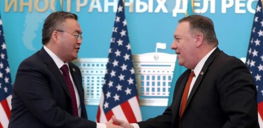 Mike Pompeo, llamó hoy a una mayor cooperación entre las empresas kazajas y estadounidenses durante una visita a Nur-Sultán en el marco de su gira por varios países de Europa y Asia.