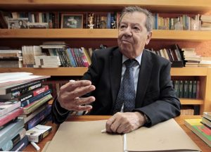 El diputado mexicano Porfirio Mu&ntilde;oz Ledo, del gobernante Movimiento Regeneraci&oacute;n Nacional, propuso este martes dar libre tr&aacute;nsito a los migrantes
