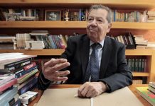 Diputado mexicano Muñoz Ledo propone libre tránsito para migrantes El diputado mexicano Porfirio Muñoz Ledo, del gobernante Movimiento Regeneración Nacional, propuso este martes dar libre tránsito a los migrantes