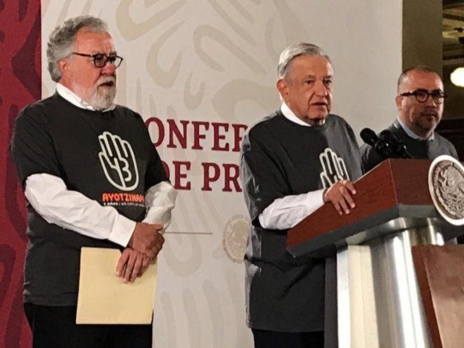 "Se trata de un asunto de Estado y vamos a trabajar de manera conjunta, la Fiscalía y el Poder Judicial, pero el caso de Ayotzinapa es una prioridad de nuestro Gobierno", manifestó López Obrador.