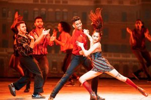 El legendario musical "West Side Story" vuelve este jueves a Broadway con una nueva versión que cuenta con una moderna coreografía