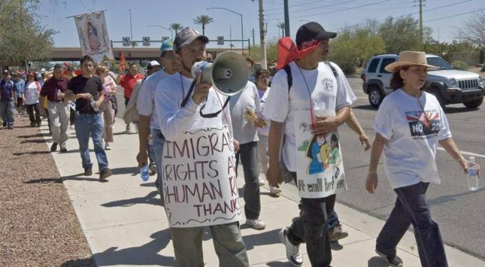 Defensores de los inmigrantes se manifestaron contra una nueva propuesta legislativa que obliga a todos las dependencias policiales trabajar en conjunto con ICE.