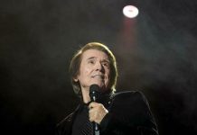 Este año Raphael, que es considerado todo un icono en Hispanoamérica, fue seleccionado por su prolífica carrera, que incluye más de 80 discos, y su aporte a la industria.