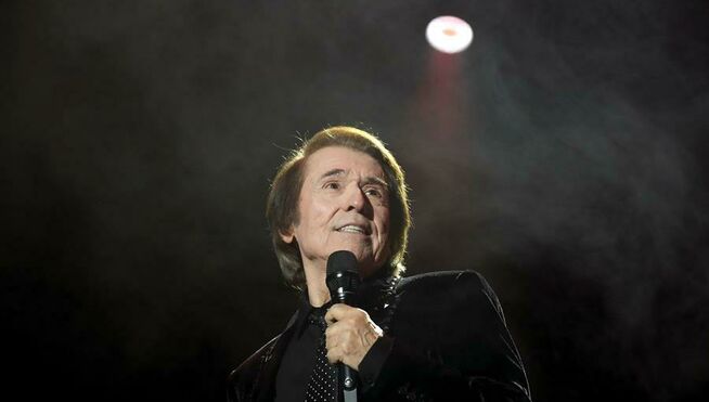 Este año Raphael, que es considerado todo un icono en Hispanoamérica, fue seleccionado por su prolífica carrera, que incluye más de 80 discos, y su aporte a la industria.