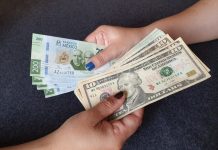 Las remesas, que proceden principalmente de los migrantes mexicanos que viven en Estados Unidos, representan la segunda fuente de divisas de México.