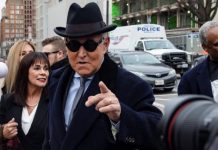Roger Stone, el "libertino" admirador de Nixon, protegido por Trump Libertario, libertino y admirador del expresidente de Estados Unidos Richard Nixon (1969-1974) es como se ha definido a sí mismo Roger Stone