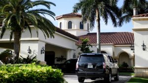Un inmigrante rumano que luego de entrar legalmente al pa&iacute;s fue empleado del presidente Donald Trump en su club privado Mar-a-Lago, contin&uacute;a en una c&aacute;rcel de Tallahassee