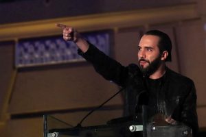 Un grupo de inmigrantes salvadoreños en Los Ángeles criticaron este martes al presidente Nayib Bukele por las acciones que han convulsionado al país centroamericano en las última dos semanas