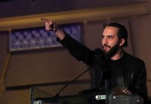Un grupo de inmigrantes salvadoreños en Los Ángeles criticaron este martes al presidente Nayib Bukele por las acciones que han convulsionado al país centroamericano en las última dos semanas