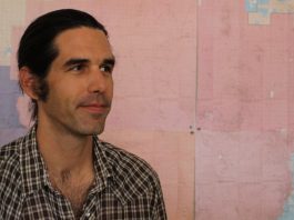 Gobierno retira cargo contra activista que ayudó a indocumentados en frontera El Gobierno federal solicitó este jueves que se retirara el cargo que pesaba sobre el voluntario estadounidense del grupo No Más Muertes Scott Warren
