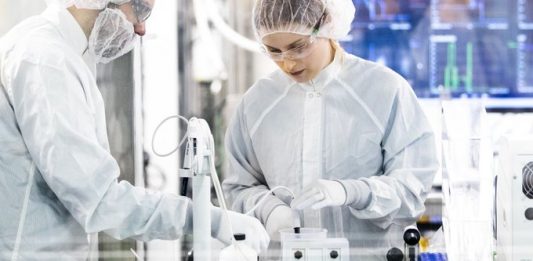 Moderna Inc. anunció el lunes en un comunicado que pronto lanzarán las primeras pruebas en humanos para analizar si podrá ayudar a la supresión de la epidemia.