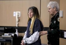 Fiscalía de Florida no buscará pena de muerte en "caso del payaso asesino" En mayo de 1990 una persona vestida de payaso con globos y flores llegó a la casa de los Warren, disparó en la cara a Marlene, que murió dos días después en un hospital.