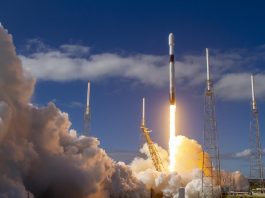Cancelan el despegue de los primeros satélites de Internet de Amazon por mal clima La compañía SpaceX pospuso para el lunes el lanzamiento al espacio de su quinto lote de 60 satélites Starlink desde Florida