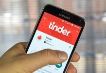 La popular aplicación de citas Tinder anunció este jueves que su serie de televisión por internet, "Swipe Night", tendrá una segunda temporada que se estrenará este verano