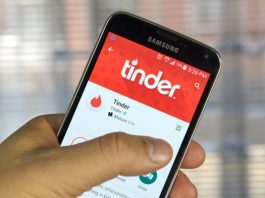 Tinder renueva su serie de televisión para una segunda temporada La popular aplicación de citas Tinder anunció este jueves que su serie de televisión por internet, "Swipe Night", tendrá una segunda temporada que se estrenará este verano