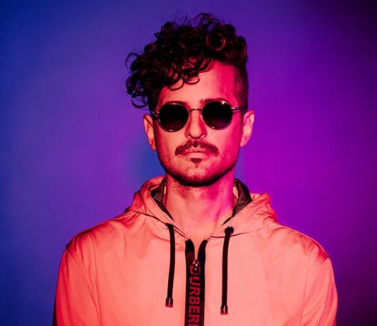 Tommy Torres abre paso a la innovación en su nuevo sencillo "Como Antes" Tommy Torres abre un hueco a la innovación en su nuevo sencillo "Como Antes", un tema propio en el que deja espacio a los ritmos electrónicos.
