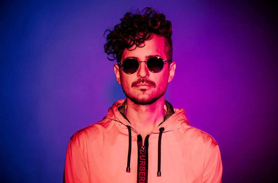 Tommy Torres abre un hueco a la innovaci&oacute;n en su nuevo sencillo "Como Antes", un tema propio en el que deja espacio a los ritmos electr&oacute;nicos.