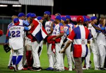 República Dominicana avanza a final Serie del Caribe al vencer a P.Rico 4-3 Jugadores de los Toros del Este de República Dominicana celebran este jueves el triunfo ante los Cangrejeros de Santurce de Puerto Rico, en la semifinal por la Serie del Caribe, disputada en el Estadio Hiram Bithorn de San Juan (Puerto Rico).