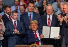 Trump anuncia más ayuda agrícola ante agravamiento de tensiones comerciales La Administración ya lanzó dos multimillonarios programas de asistencia financiera al campo de casi 30.000 millones de dólares.