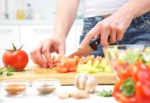 Si se quiere mejorar el sistema inmunológico, reducir los niveles de inflamación del cuerpo, retrasar la aparición de enfermedades relacionadas con la edad y, en definitiva, vivir más tiempo, hay que ingerir menos cantidad de comida.