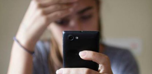 Una revisión sistemática de 20 estudios reveló que el uso de las redes sociales estaba asociado a preocupaciones con la imagen corporal y desórdenes alimenticios.