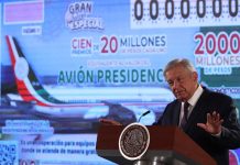 El presidente de México, Andrés Manuel López Obrador, participa este viernes, durante una rueda de prensa matutina, en Palacio Nacional de Ciudad de México