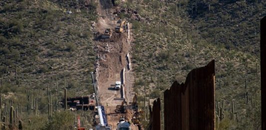 El congresista Raúl Grijalva denunció este domingo que, para construir el muro fronterizo del presidente Donald Trump, se están realizando explosiones en la reserva india Tohono O'odham y dañando Monument Hill