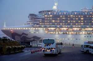 Estados Unidos procedió este lunes a repatriar a unos 380 ciudadanos de su país y sus familiares que se encontraban en cuarentena a bordo de un crucero en el puerto japonés de Yokohama