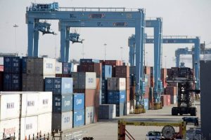 El déficit en el comercio internacional de bienes y servicios de Estados Unidos disminuyó un 1,7 % en 2019, para situarse en los 616.800 millones de dólares, el primer descenso en seis años.