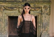 Diseñadoras enlazan minimalismo romántico y "grunge" lencero en Nueva York La penúltima jornada de la Semana de la Moda de Nueva York mostró este martes creaciones muy diferentes de dos marcas lideradas por mujeres, Noon by Noor y Vera Wang, que dibujaron un lazo entre el estilo romántico y otro más atrevido, propio del "boudoir".