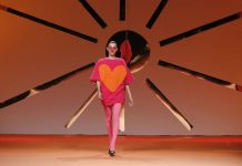 Latinos dan pistoletazo de salida a su evento de moda en Nueva York Creadores de Venezuela, México, Colombia, Perú y República Dominicana, además de la española Agatha Ruiz de la Prada, dieron este lunes en Nueva York el pistoletazo de salida a la pasarela de Diseñadores de Moda de Latinoamérica
