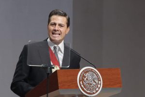 Oficiales policiales de M&eacute;xico est&aacute;n investigando al expresidente Enrique Pe&ntilde;a Nieto como parte de un caso de corrupci&oacute;n del m&aacute;s alto perfil en los &uacute;ltimos a&ntilde;os.