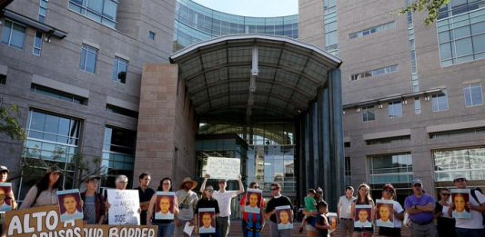 Con indignación, frustración y lágrimas recibió la familia de un joven que murió en México a causa de los disparos de un agente fronterizo estadounidense la decisión emitida este martes por el Tribunal Supremo de Estados Unidos