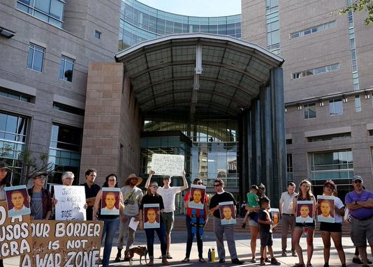 Indigna fallo del Supremo a familia de otro joven mexicano muerto por agente Con indignación, frustración y lágrimas recibió la familia de un joven que murió en México a causa de los disparos de un agente fronterizo estadounidense la decisión emitida este martes por el Tribunal Supremo de Estados Unidos
