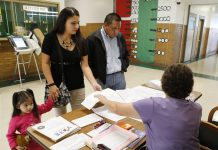 El 34 % de los inmigrantes con derecho a voto en Estados Unidos, es decir, 7,5 millones de personas, son hispanos, el mayor grupo seguido por los 6,9 millones originarios de Asia (31 %)