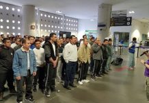 Agentes mexicanos hallan a 116 migrantes hacinados en autobús en estado mexicano de Sonora Llegaron buscando asilo o ya residían desde hace tiempo en EE.UU., pero al ser deportados a El Salvador se enfrentaron a su mayor temor